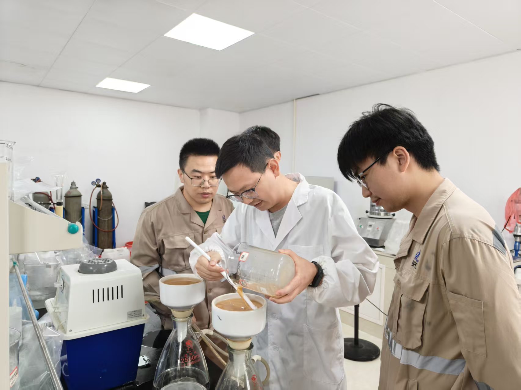 扎根锂业，攻坚路上让&ldquo;锂&rdquo;想花开｜28圈体育锂业研发部90后工程师徐苗